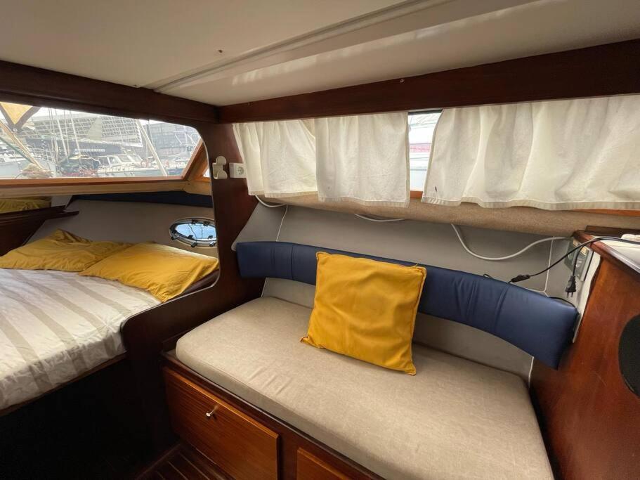 Barco Acogedor - Cosy Boat - Barcelona Hotel Kültér fotó