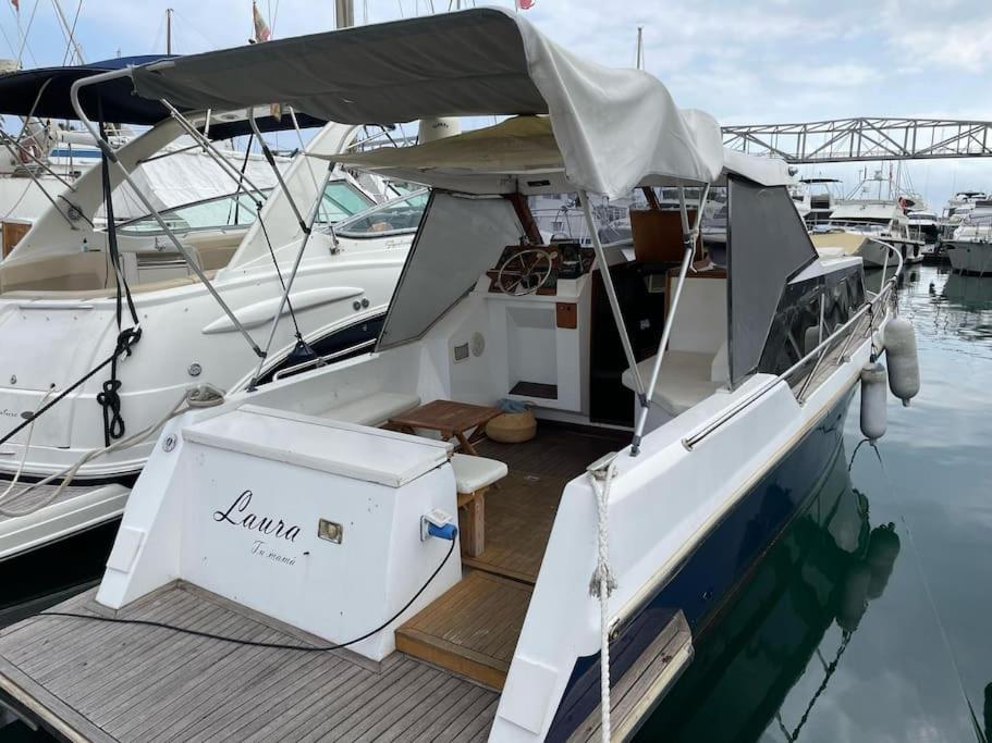 Barco Acogedor - Cosy Boat - Barcelona Hotel Kültér fotó