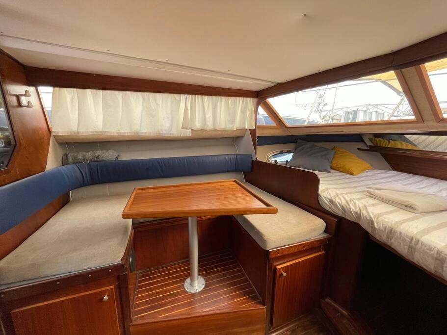 Barco Acogedor - Cosy Boat - Barcelona Hotel Kültér fotó